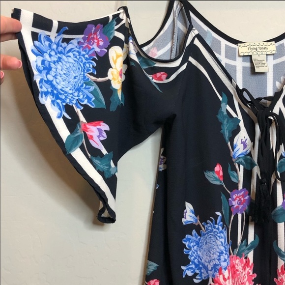 3/$20 Flying Tomato Cold Shoulder Floral Top, Small - Picture 2 of 6